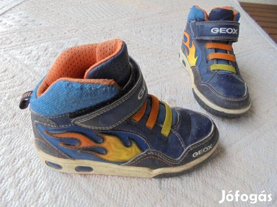 28-as Geox lélegző talpú magasszárú fiú cipő 28