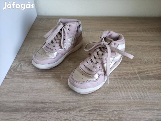 28-as lányka rózsaszín bokacipő