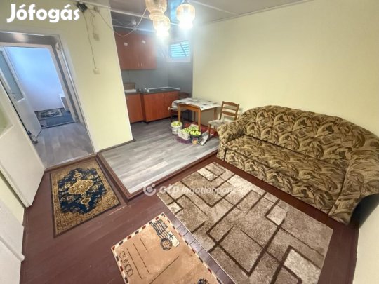 28 nm-es ház eladó Tiszakécske