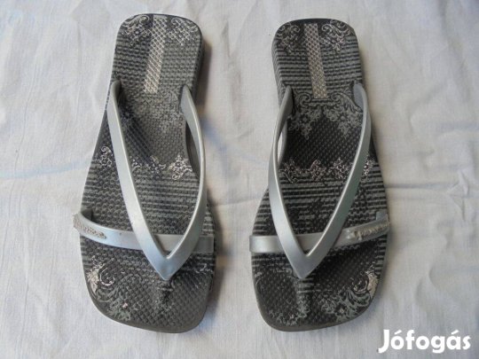 29-30-as Ipanema flip-flop ezüst pántos strandpapucs 29