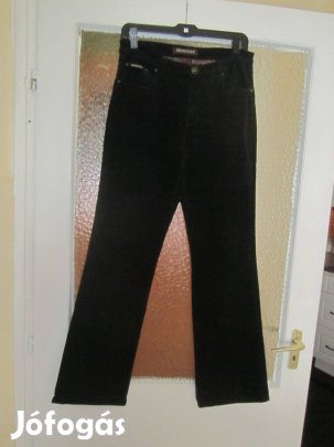 29-es (M-es) pillangó díszítéssel hímzett fekete kordnadrág