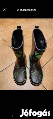 29-es fiú gumicsízma