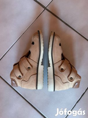 29-es szupinált gyerekcipő eladó
