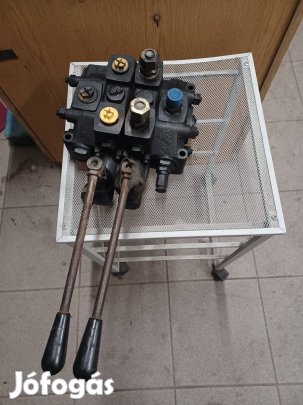 2×4/3-as hidraulikus útváltó.
