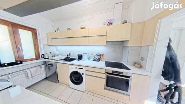 2 LAKÓÉPÜLETES, FELÚJÍTOTT családi ház eladó Balatonfűzfő Balaton