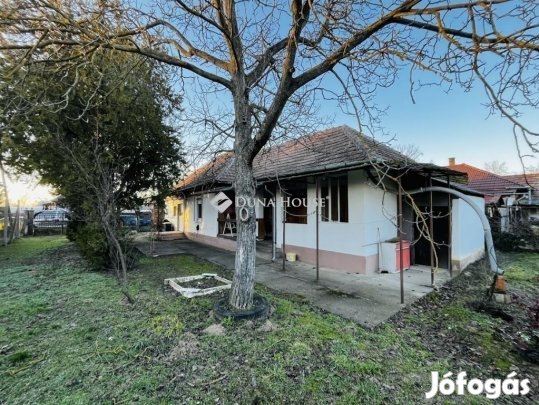 2 SZOBÁS HÁZ, CSENDES UTCÁBAN, 1421 nm - es telekke