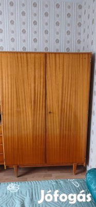2 ajtósszekrény ingyen elvihető