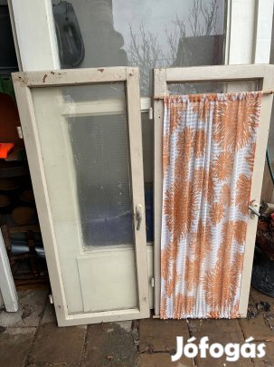 2 darab használt, beltéri, kis méretű ablak eladó