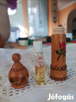 2 db Bolgár rózsa olaj fiolában és az fa tartóban