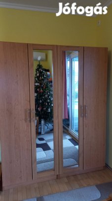 2 db Tükrös szekrény, akasztós és polcos