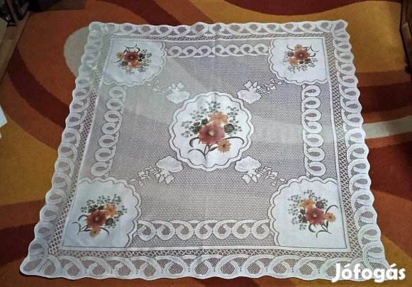 2 db. azonos alapmintájú gépi csipke terítő egyben