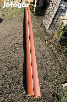 2 db (esőcsatornaként) használt narancssárga KG cső