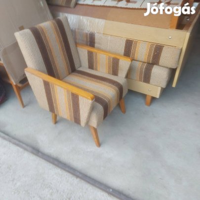 2 db ágyneműtartós heverő eladó tartozékaival !