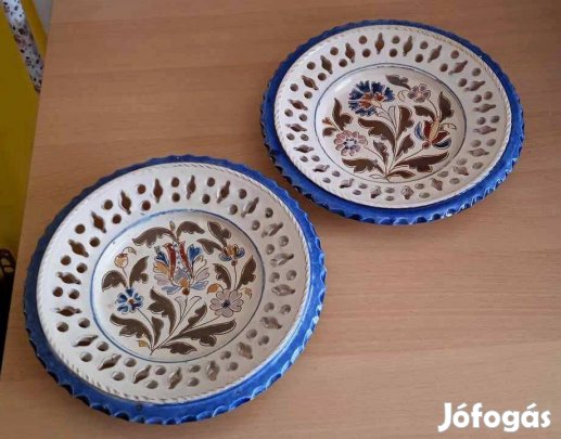 2 db áttört szélű Bozsik Kálmán gyönyörű kerámia falitál