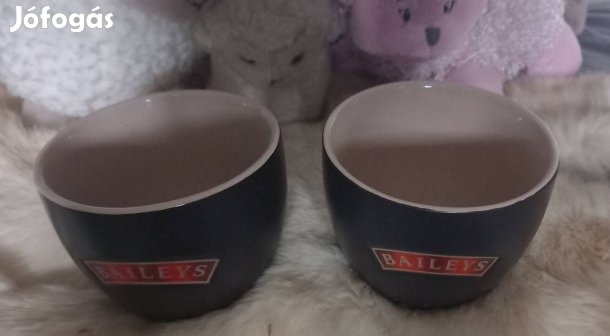 2 db baileys bögre