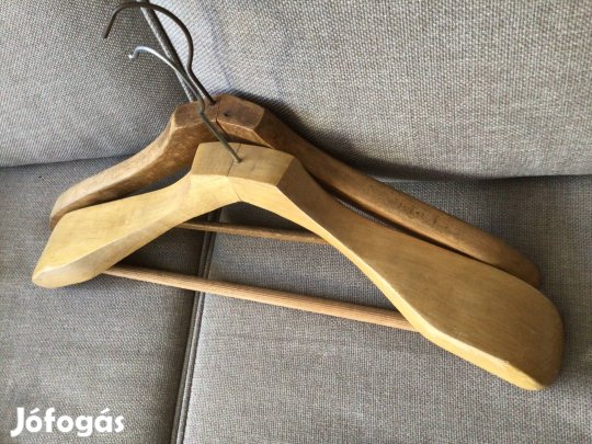 2 db.békebeli fa, kabát, öltöny vállfa, egyben nadrágtartó eladó