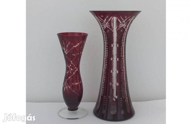 2 db bordó kristály váza (20 és 26 cm magas )