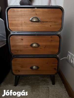 2 db éjjeliszekrény
