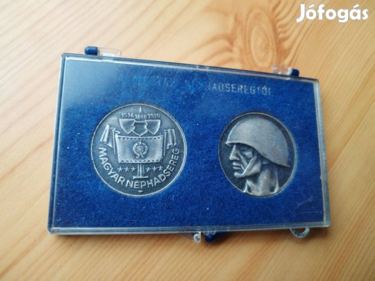 2 db eredeti csomagolásban 1969-es Magyar Néphadsereg plakett