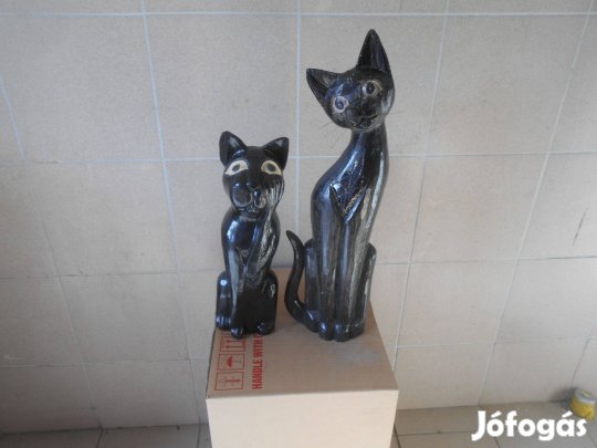 2 db faragott fa cica