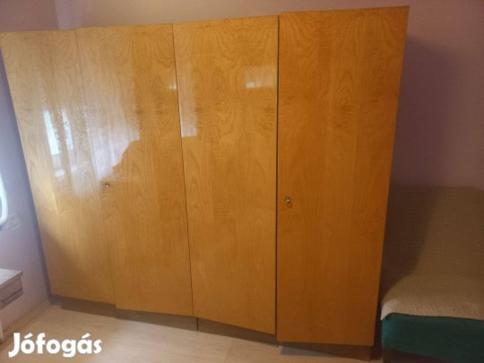 2 db kétajtós szekrény kedvező áron elvihető