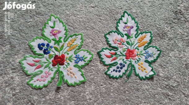 2 db levél alakú hímzett terítő