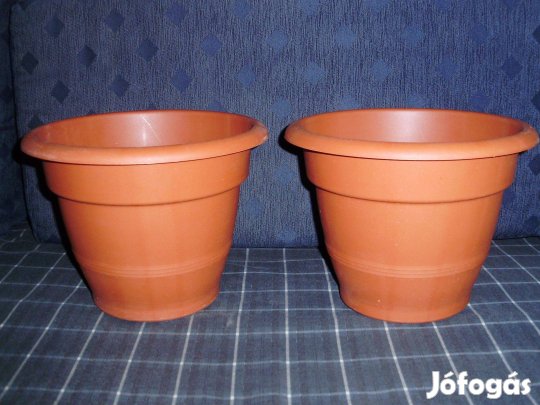2 db műanyag terracotta virágcserép ültető cserép