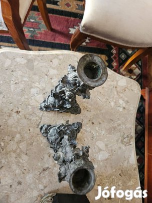 2 db öntött gyertyatartó