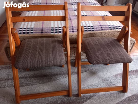 2 db összecsukható, kárpitozott, natúr fenyő szék újszerű