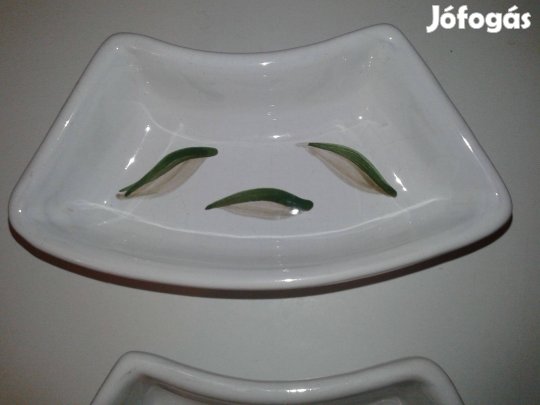 2 db porcelán levélmintás kínáló tálka rágcsálnivalóknak vagy csontnak