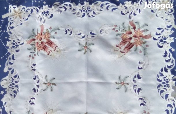 2 db sosem használt alkalmi terítő, hímzett 2500 ft/db