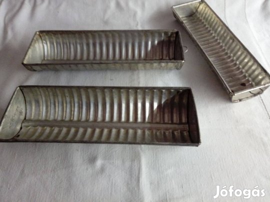 2 db tepsi és 3 db sütőforma