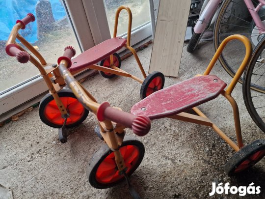2 db tricikli 2-3 éves gyerekeknek egyben