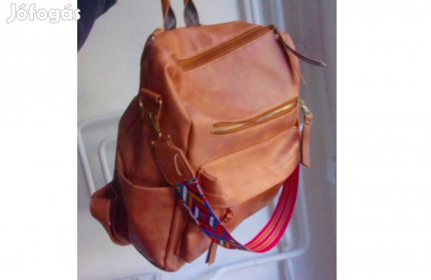 2 féle csini csajos hátizsák táska Újpest központ közelében