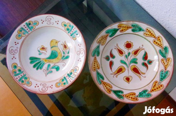 2 féle népművészeti kerámia tányér dísztányér fali tányér Újpest közpo