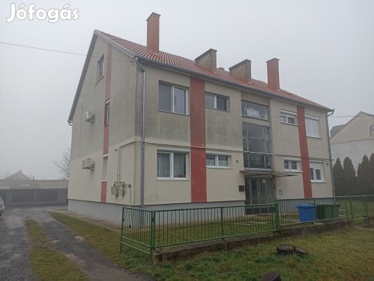 2 garázzsal, beépített padlástérrel (+ 48m2)