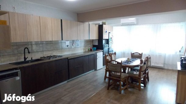 2 generációnak alkalmas falusi ház eladó