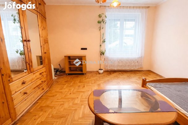 2 generációs, akadálymentesített családi ház, nagy telekkel