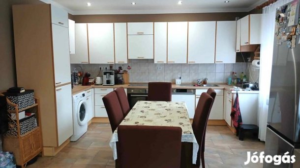 2 generációs ház + különálló kis ház eladó