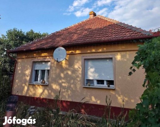 2 ház 1 áráért Abony belvárosában