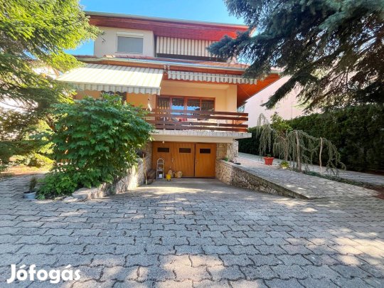 2 ház egy telken a Balatonon!