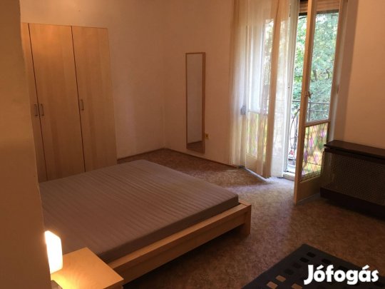 2 külön nyíló szoba, 2 erkély, 52 m2 1. emeleti lakás eladó