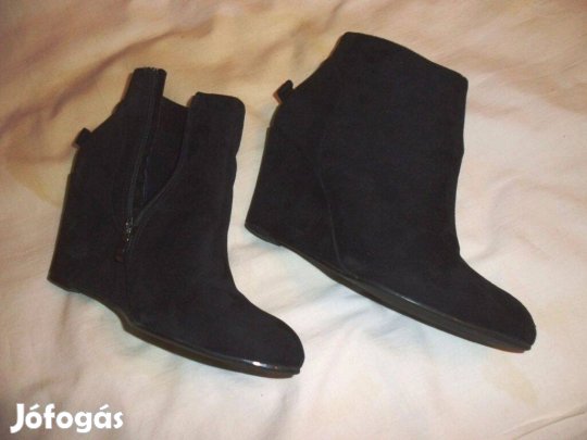 2 pár 42-es velúr felsőrészes vastag talpú csizmák
