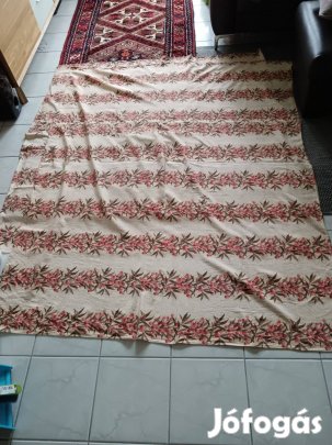 2 sötétítő függöny ,régi ,frissen mosva,keményebb anyag, szettár