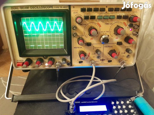 2 sugaras 30Mhz-es oszcilloszkóp