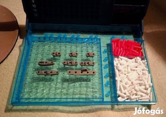 2 személyes, 2 külön pályás, retro torpedójáték