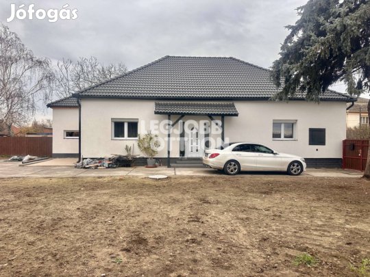 2 szoba + hatalmas nappalival rendelkező teljeskörűen felújított ház