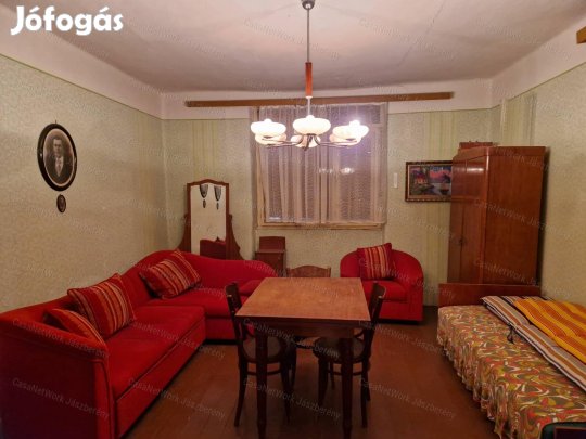 2 szobás, 65 nm-es családi ház Jászfelsőszentgyörgyön eladó!