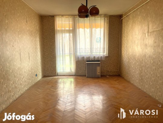 2 szobás, erkélyes felújítandó lakás