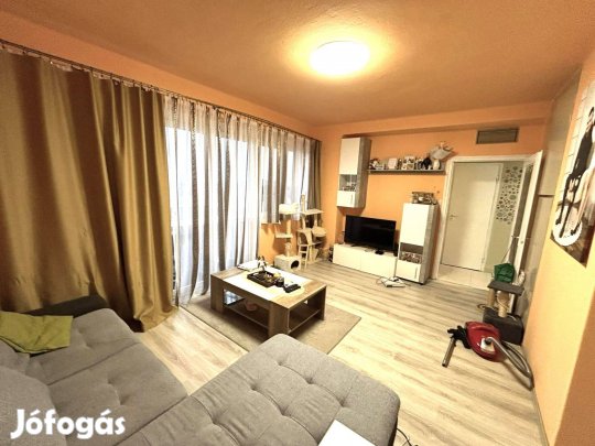 2 szobás, erkélyes lakás, belvárosi panorámával